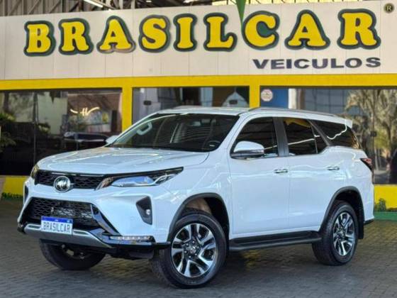 TOYOTA HILUX SW4 2.8 D-4D TURBO DIESEL SRX 4X4 AUTOMÁTICO TOYOTA HILUX SW4 2.8 D-4D TURBO DIESEL SRX 4X4 AUTOMÁTICO